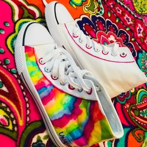 I’m am selling costumized American eagle shoes